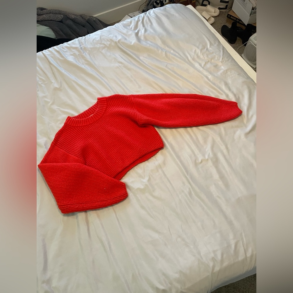❤️ Urban Outfitters Crop Sweater ❤️